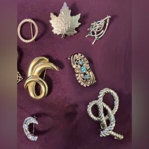 Set of 7 Vintage Brooches